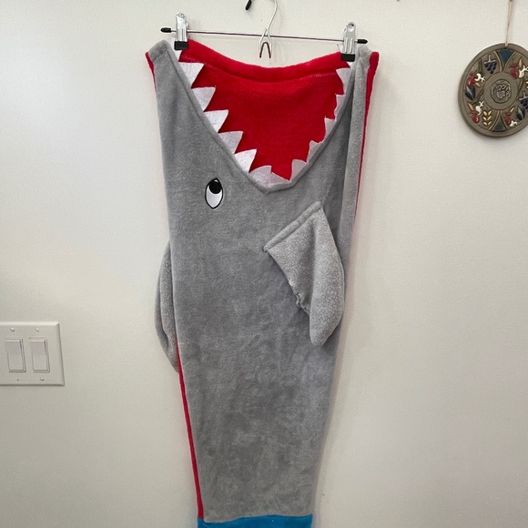 Shark Blanket - OS - Picture 2 of 3